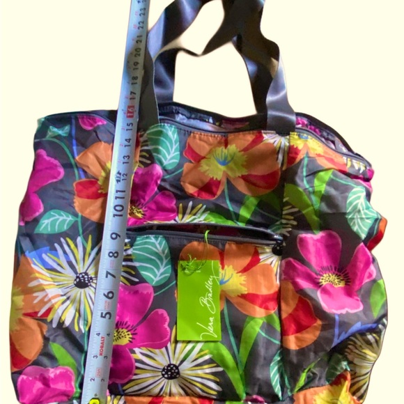 New Vera Bradley Tote Bag. Great Holiday Gift 🎁 - Picture 1 of 4